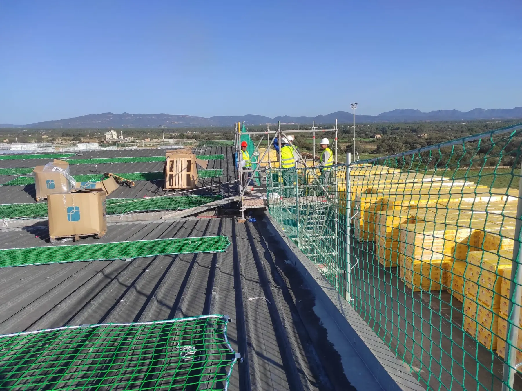 Redes de seguridad durante la colocación de materiales